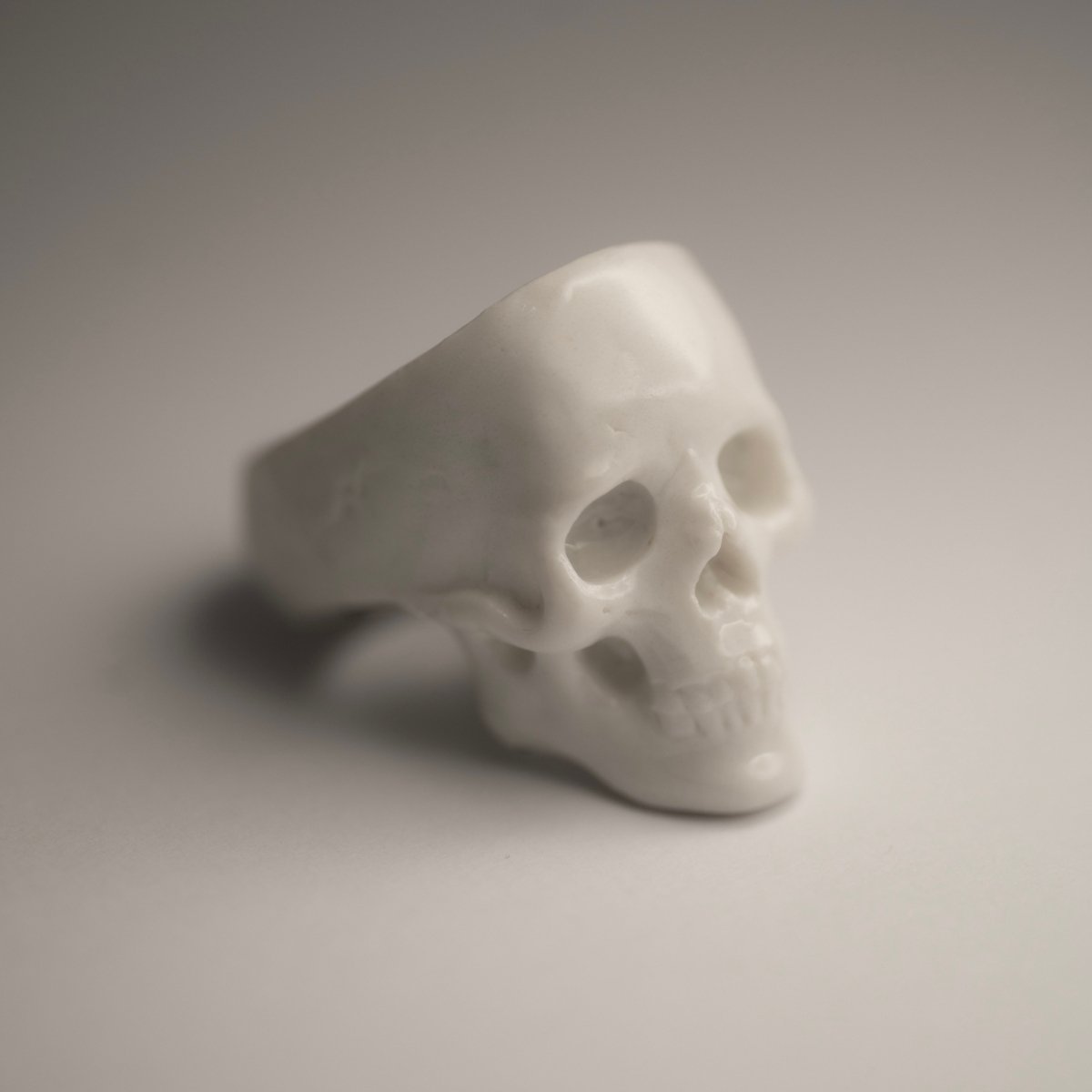 Lacquer Skull ring - Macabre Gadgets
