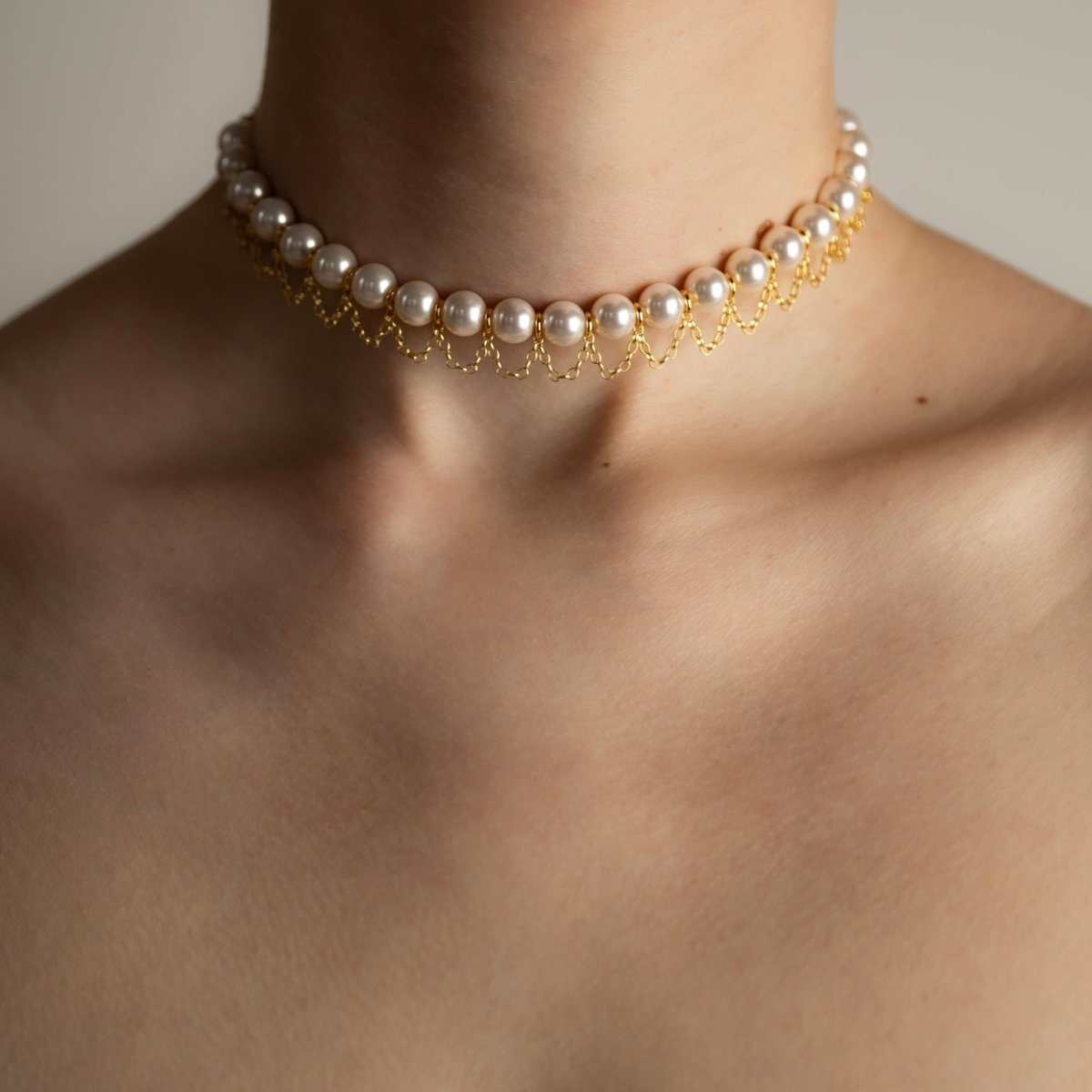 Pearl Net choker on a female model, full view