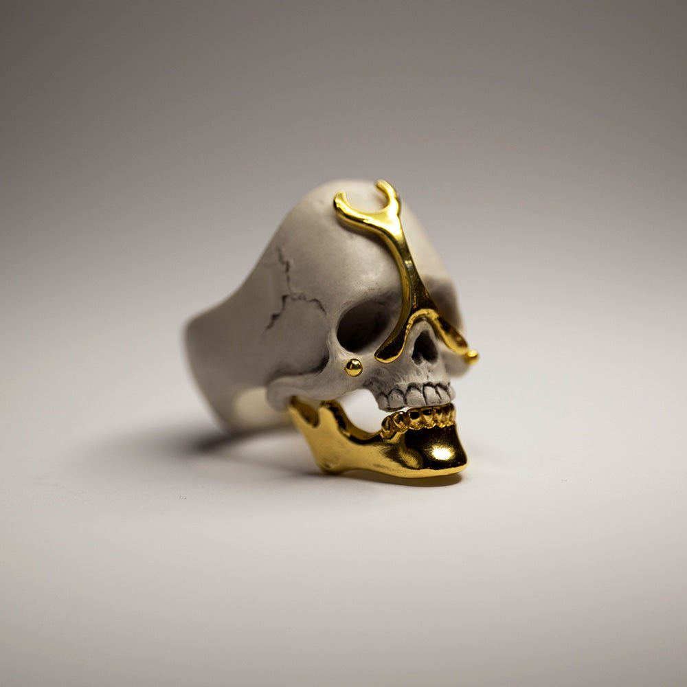 ANCIENT SKULL RING - Macabre Gadgets Store