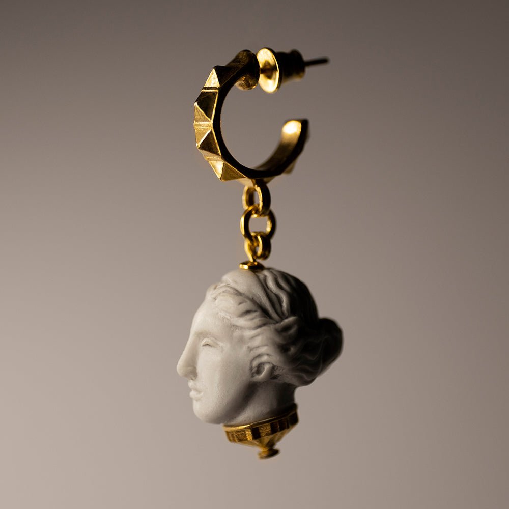 ARTEMIS EARRING - Macabre Gadgets Store