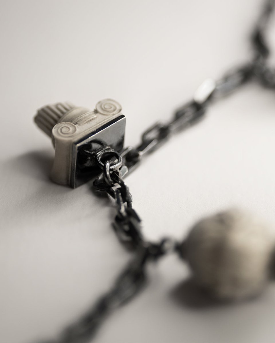 Delos necklace - Macabre Gadgets