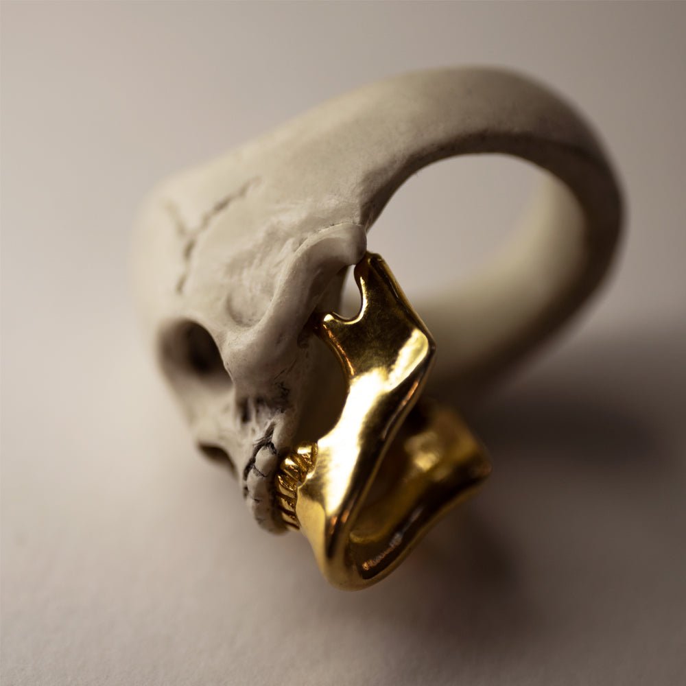 GOLDEN JAW SKULL RING - Macabre Gadgets Store