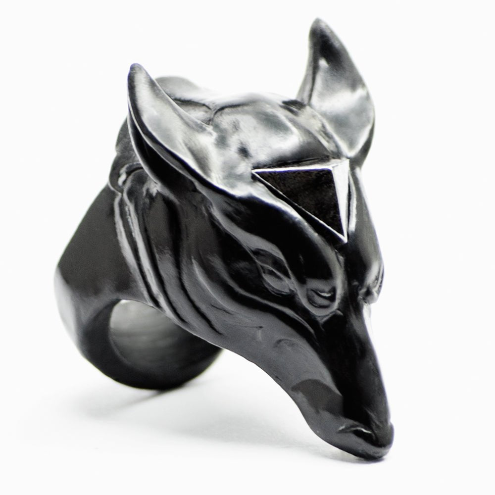 Okami ring - black variant - animal themed ring with wolf head by Macabre Gadgets