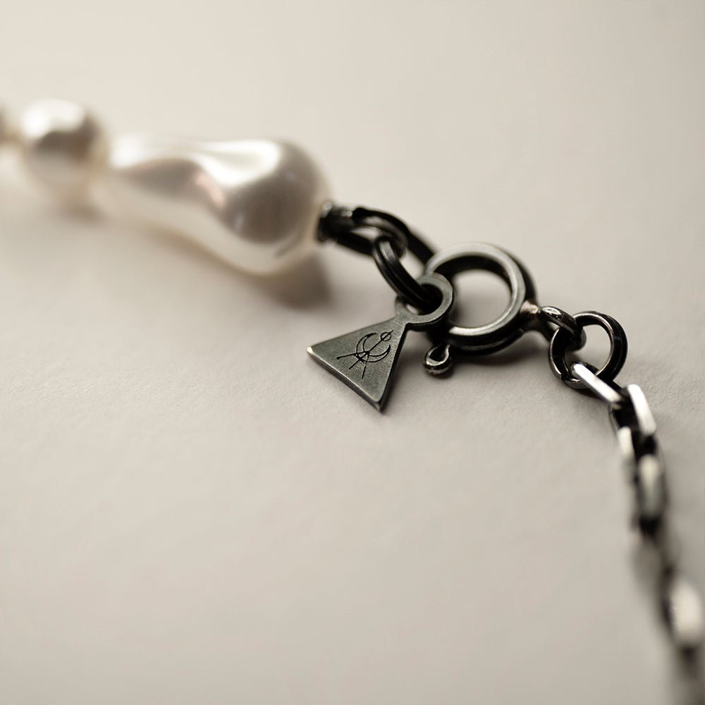PEARL DROPS CHOKER - Macabre Gadgets Store
