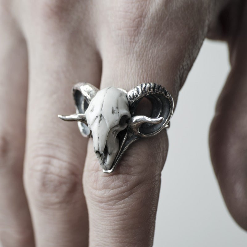 Ram ring on a model's hand, index finger, shows overall dimensions and fit