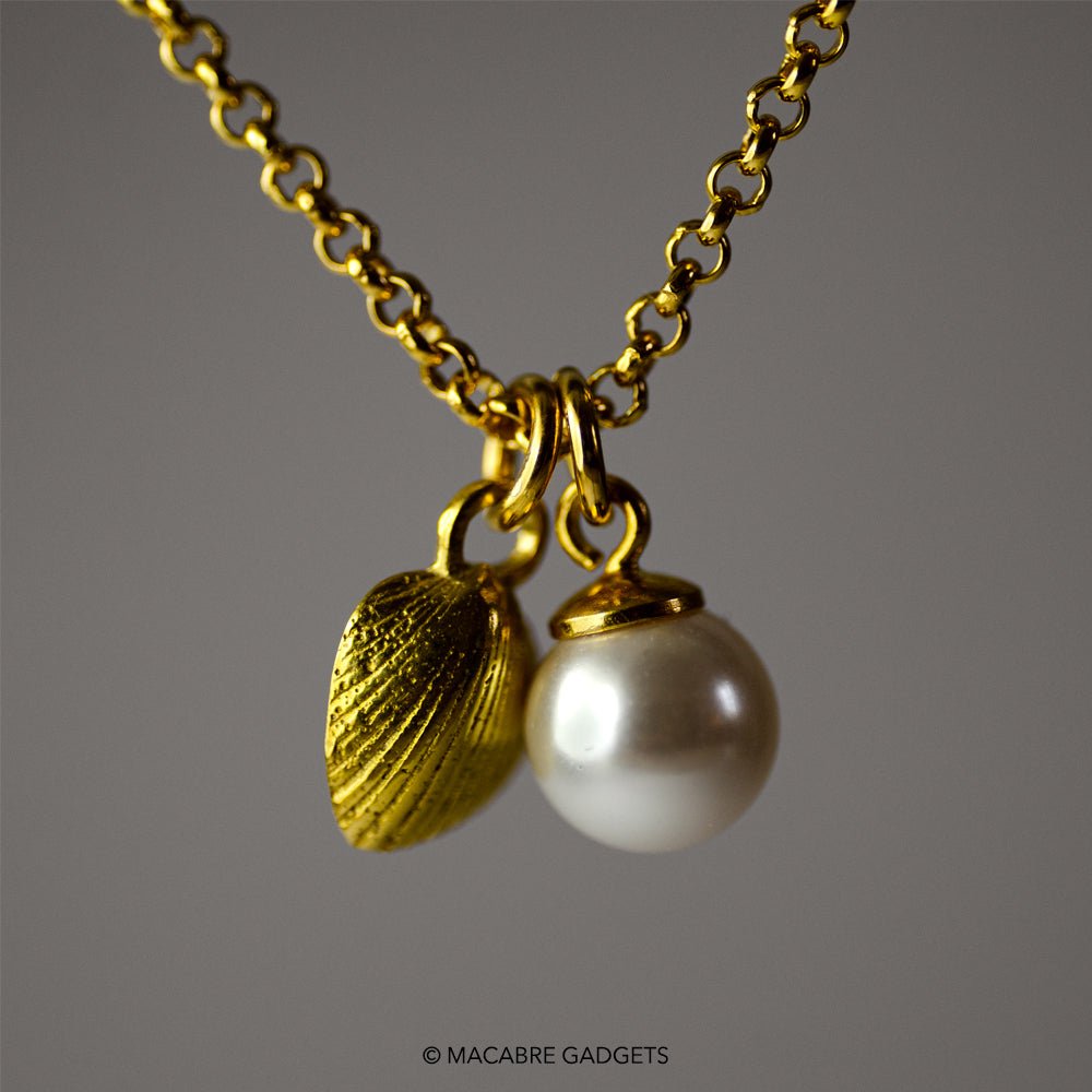 SHELL &amp; PEARL PENDANT - Macabre Gadgets Store