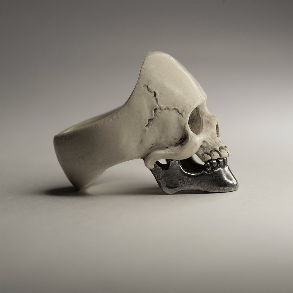 SILVER JAW SKULL RING - Macabre Gadgets Store