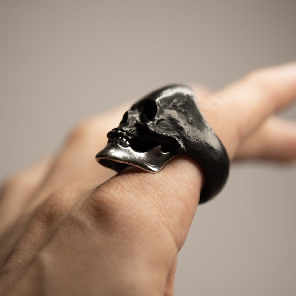 SILVER JAW SKULL RING - Macabre Gadgets Store
