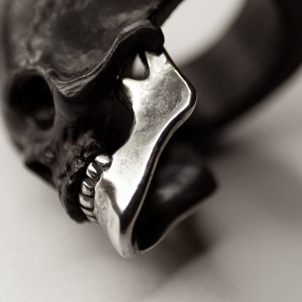 SILVER JAW SKULL RING - Macabre Gadgets