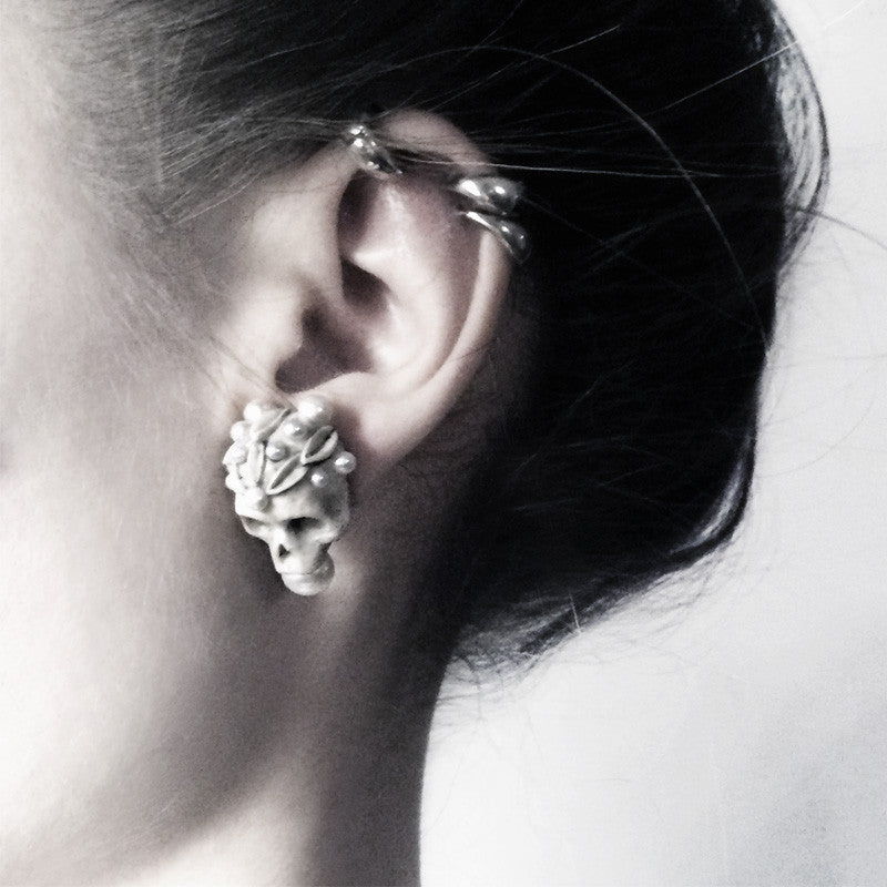 TRIDACNA EARRINGS - Macabre Gadgets Store