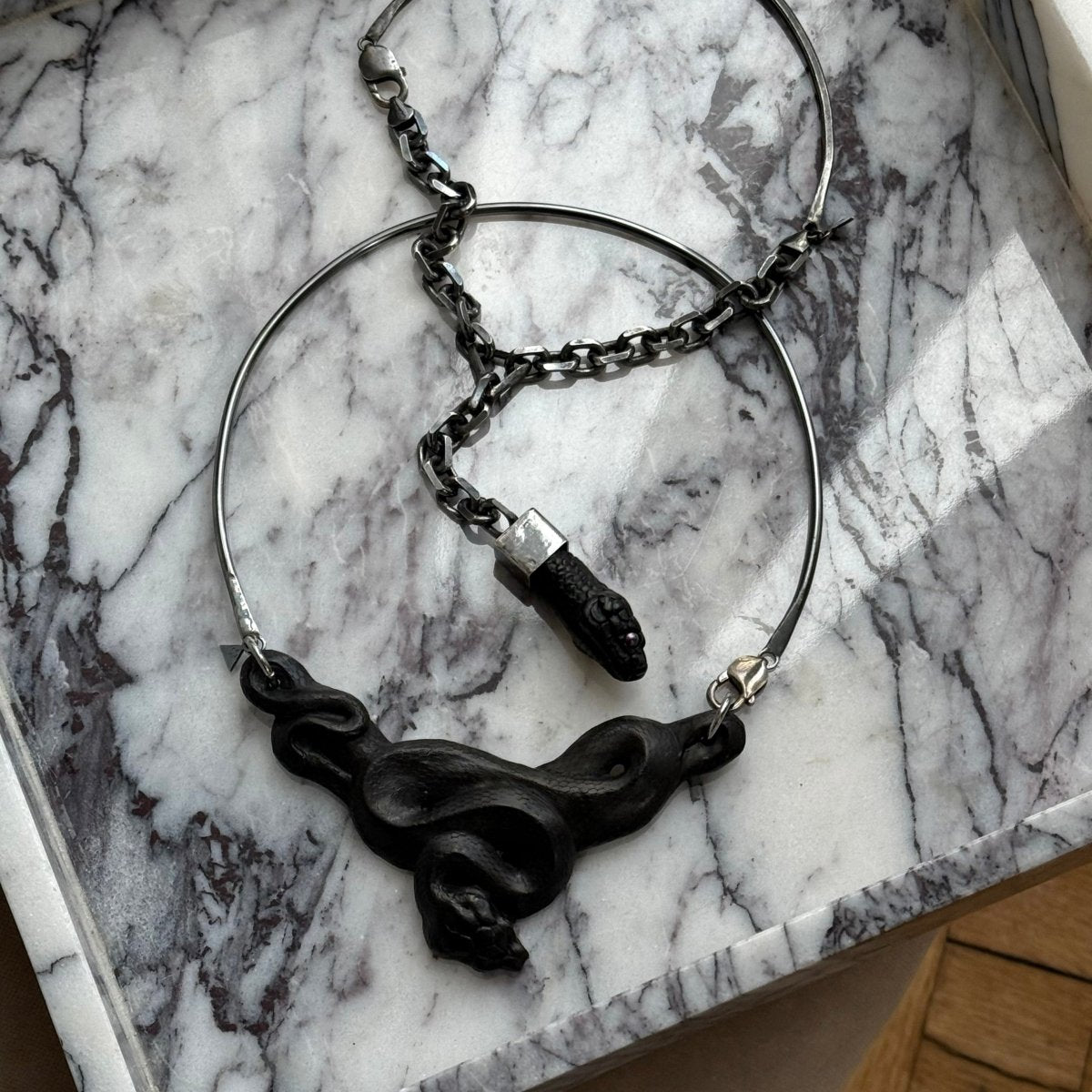 Ronde ketting met unieke vintage Bauhaus-hanger (jaren '60) - Swan Ronde ketting met unieke vintage Bauhaus-hanger (jaren '60) - Swan