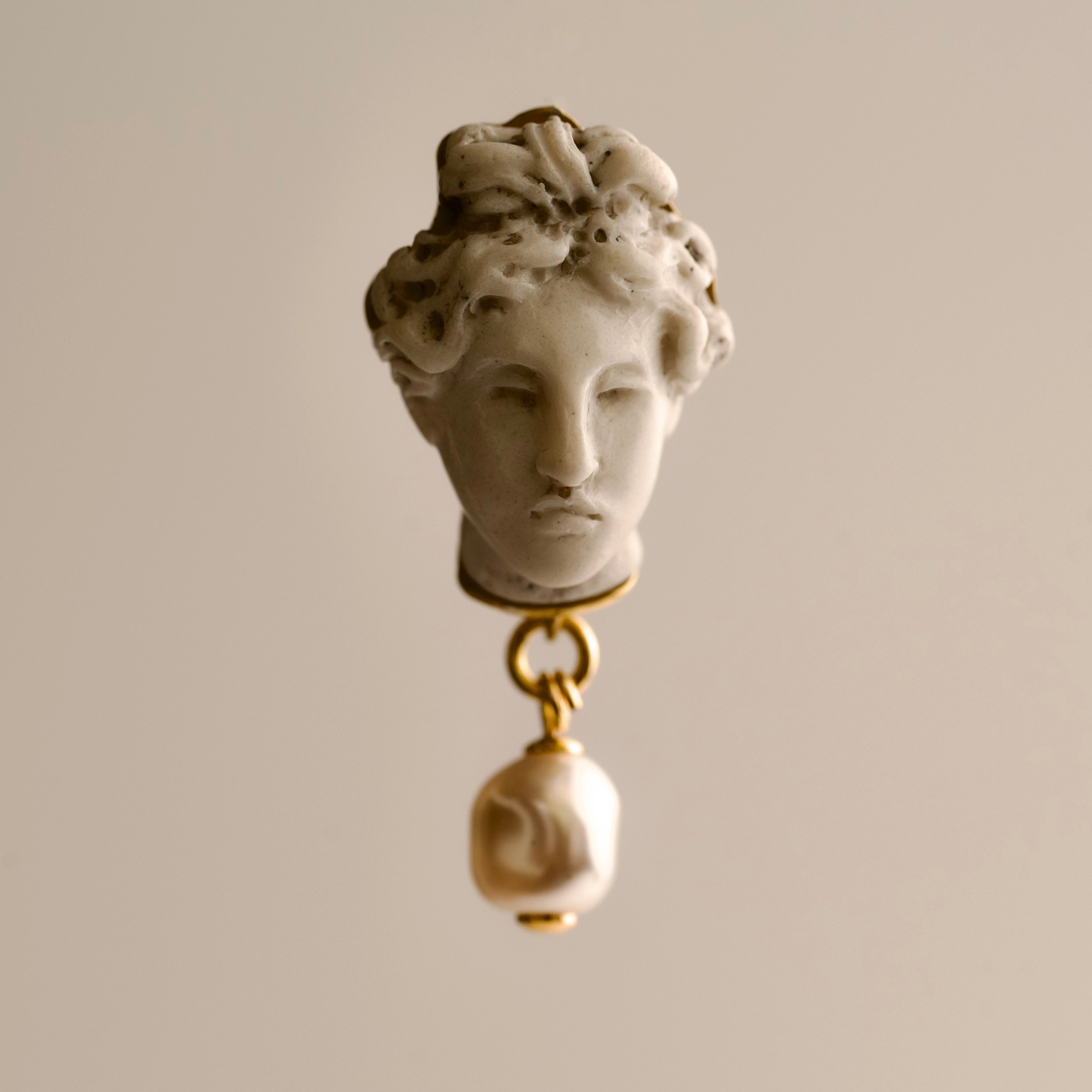 Aphrodite earring