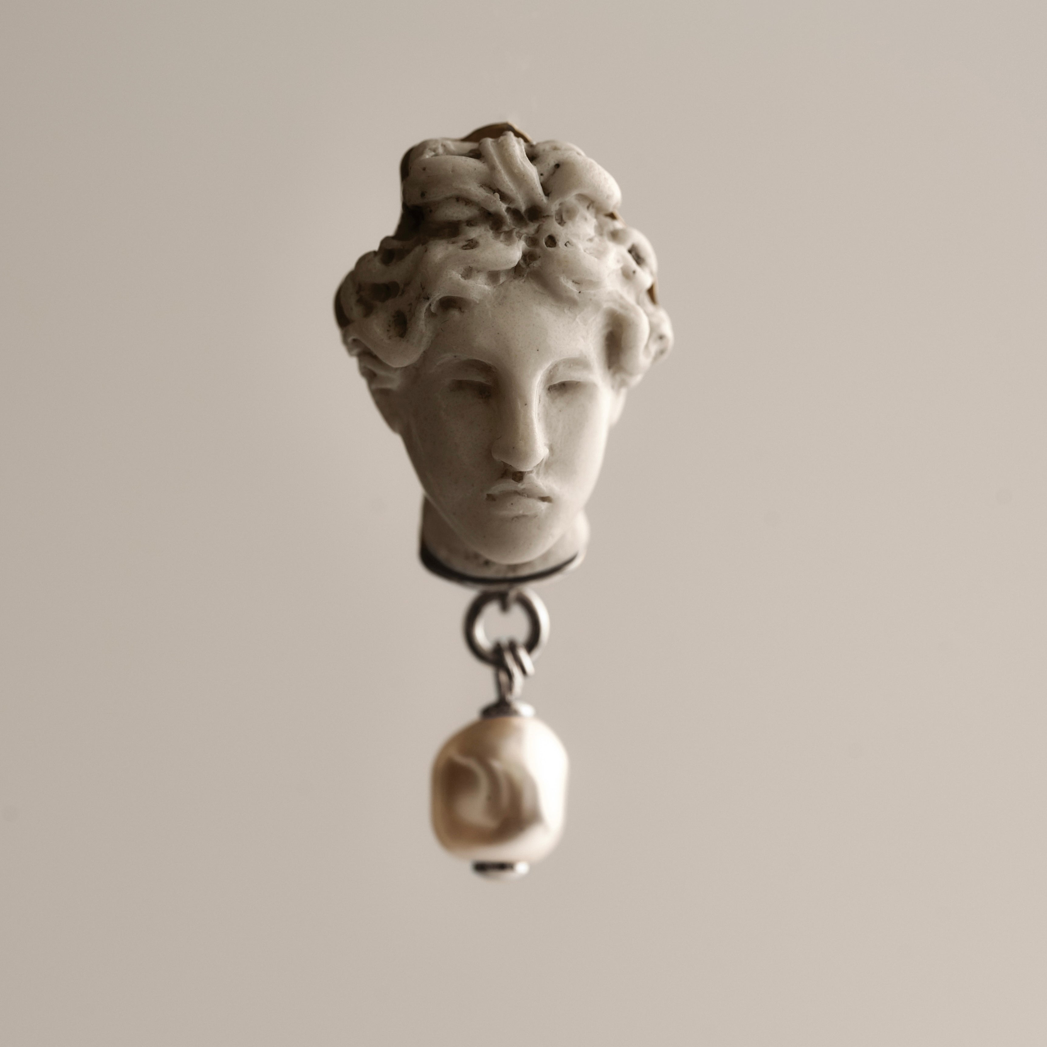 Aphrodite earring