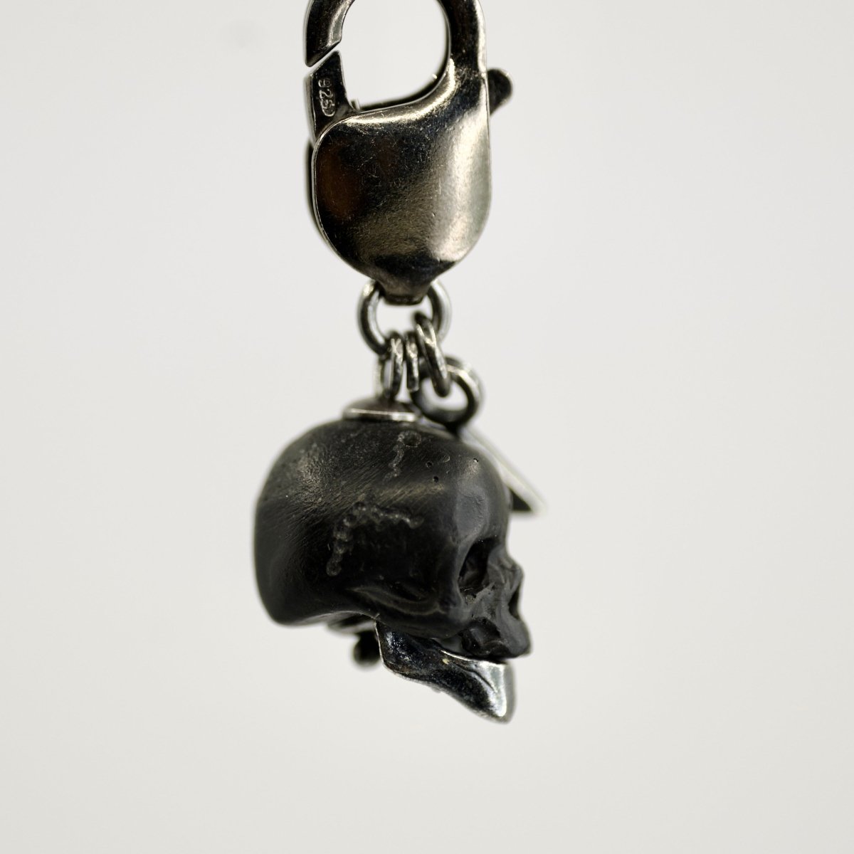 Ancient Skull charm - Macabre Gadgets