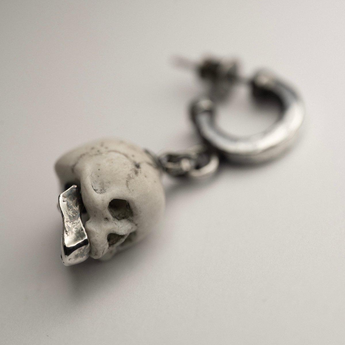 Ancient Skull earring - Macabre Gadgets