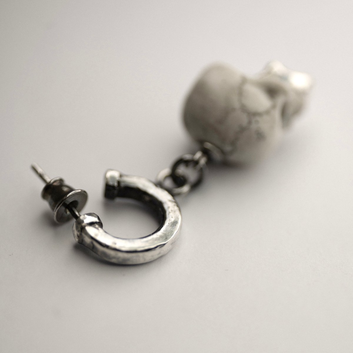 Ancient Skull earring - Macabre Gadgets