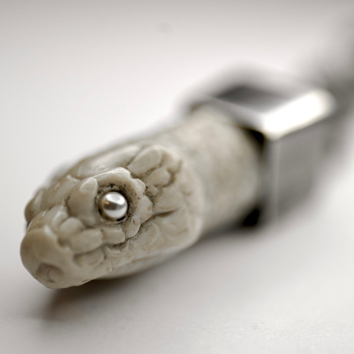 Aspis necklace - Macabre Gadgets