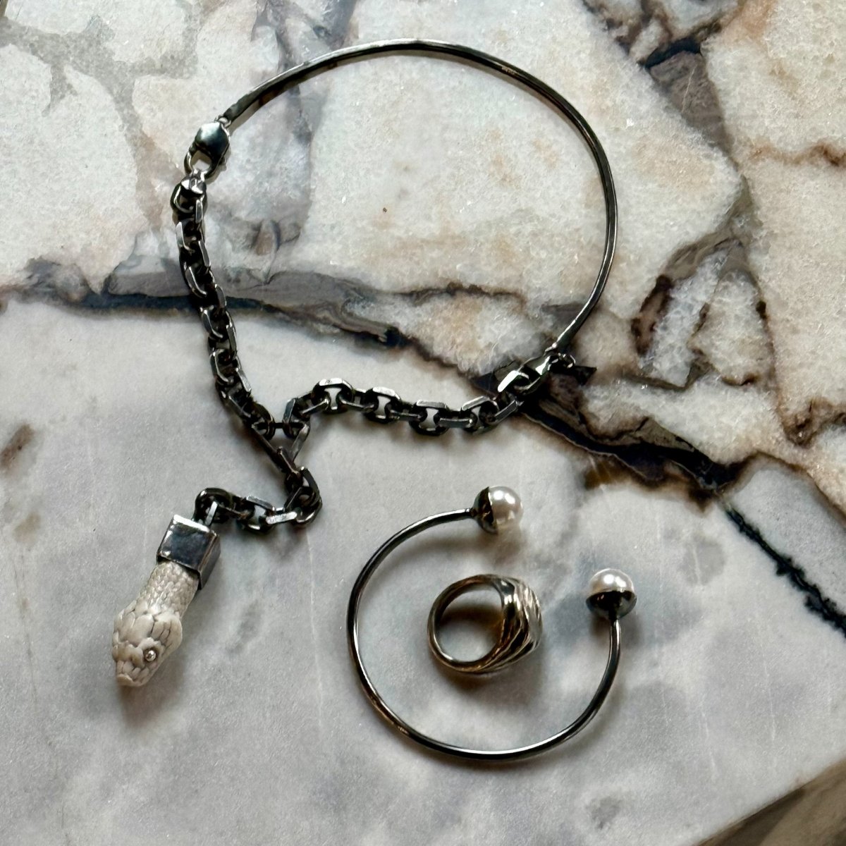 Aspis necklace - Macabre Gadgets