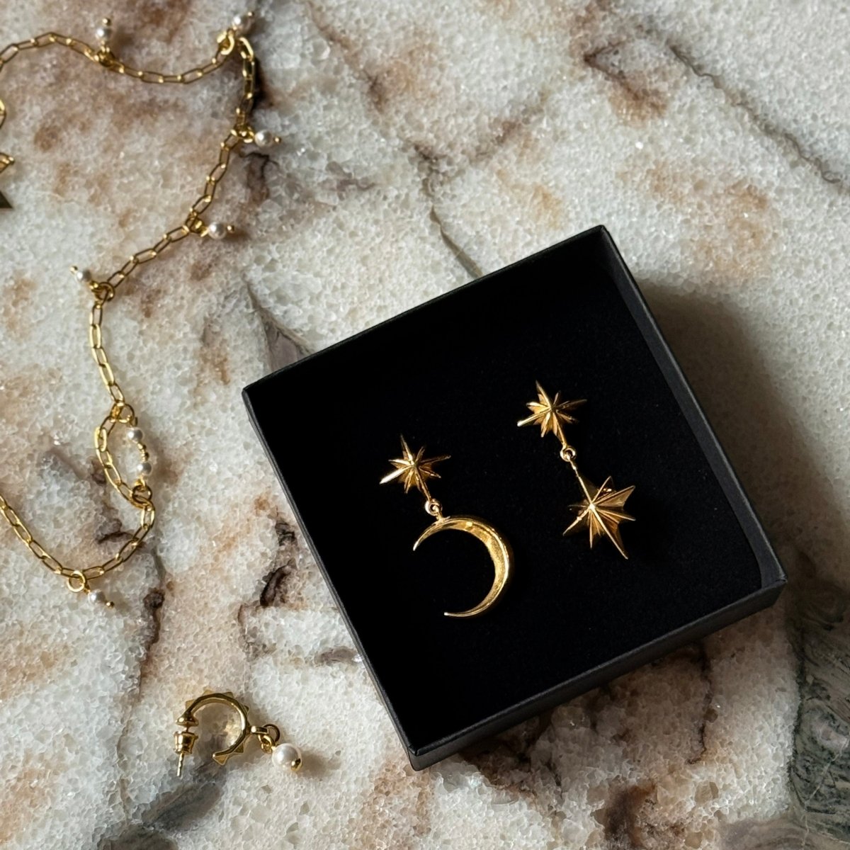 Castor & Pollux earring - Macabre Gadgets