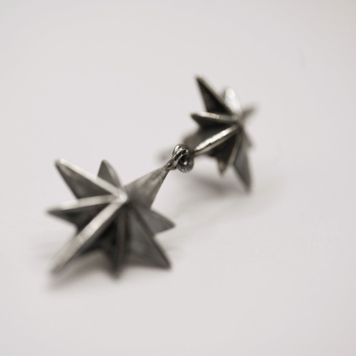 Castor & Pollux earring - Macabre Gadgets