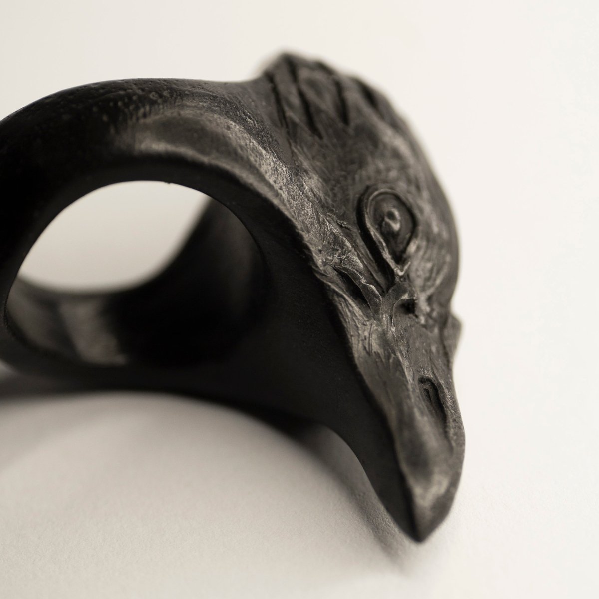 CORAX RING - Macabre Gadgets