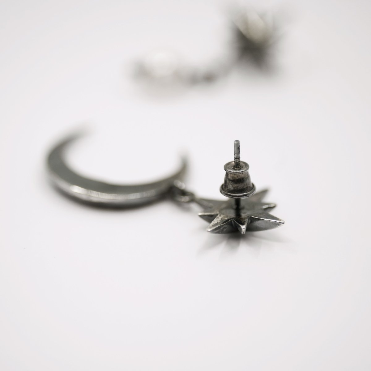 Dusk earring - Macabre Gadgets