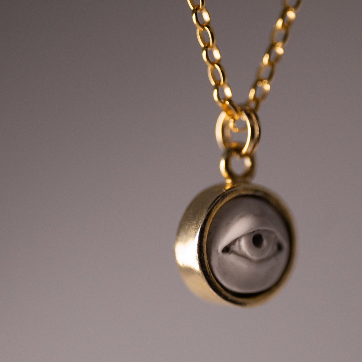 Eye pendant - Macabre Gadgets