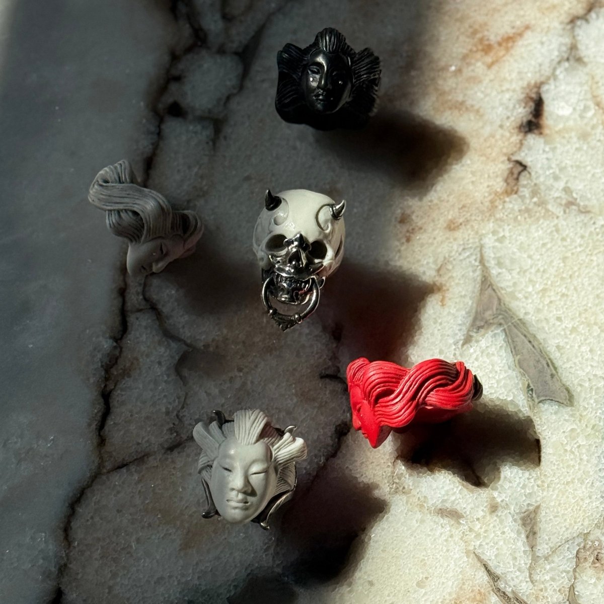 Ghost ring - Macabre Gadgets