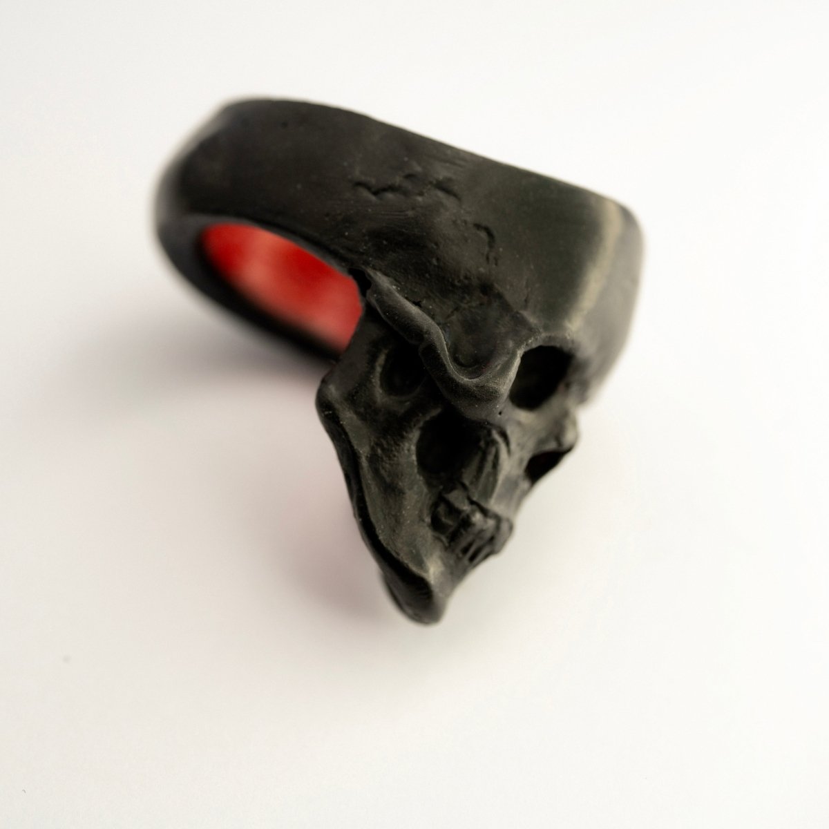 Lacquer Skull ring - Macabre Gadgets