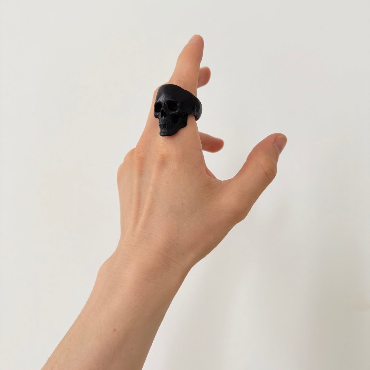 Lacquer Skull ring - Macabre Gadgets