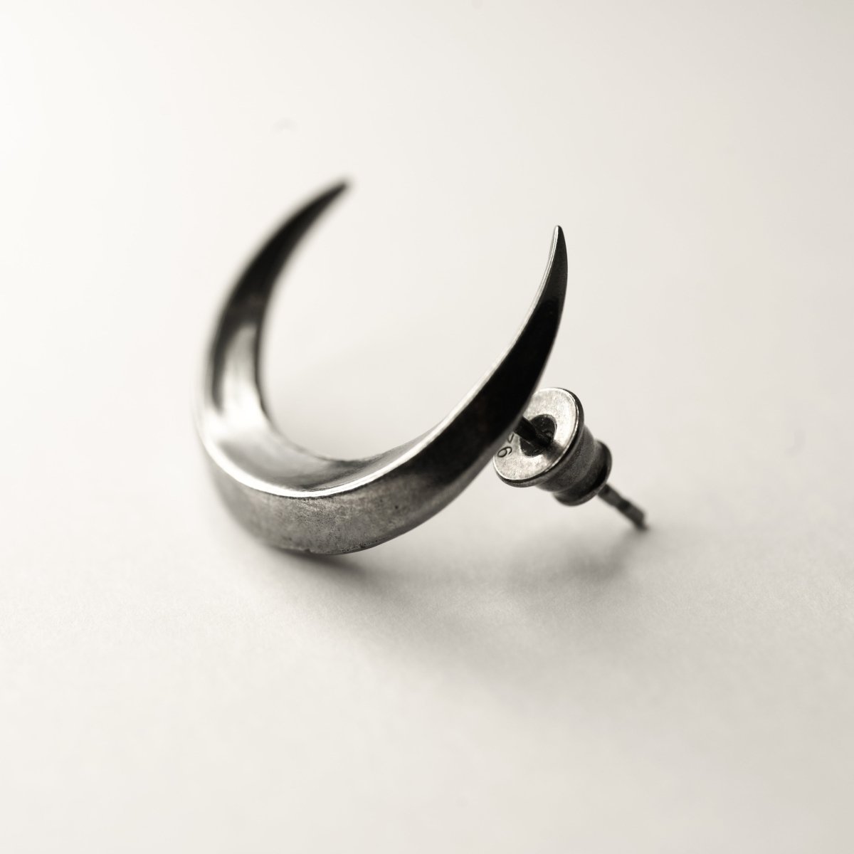 Luna earring - Macabre Gadgets