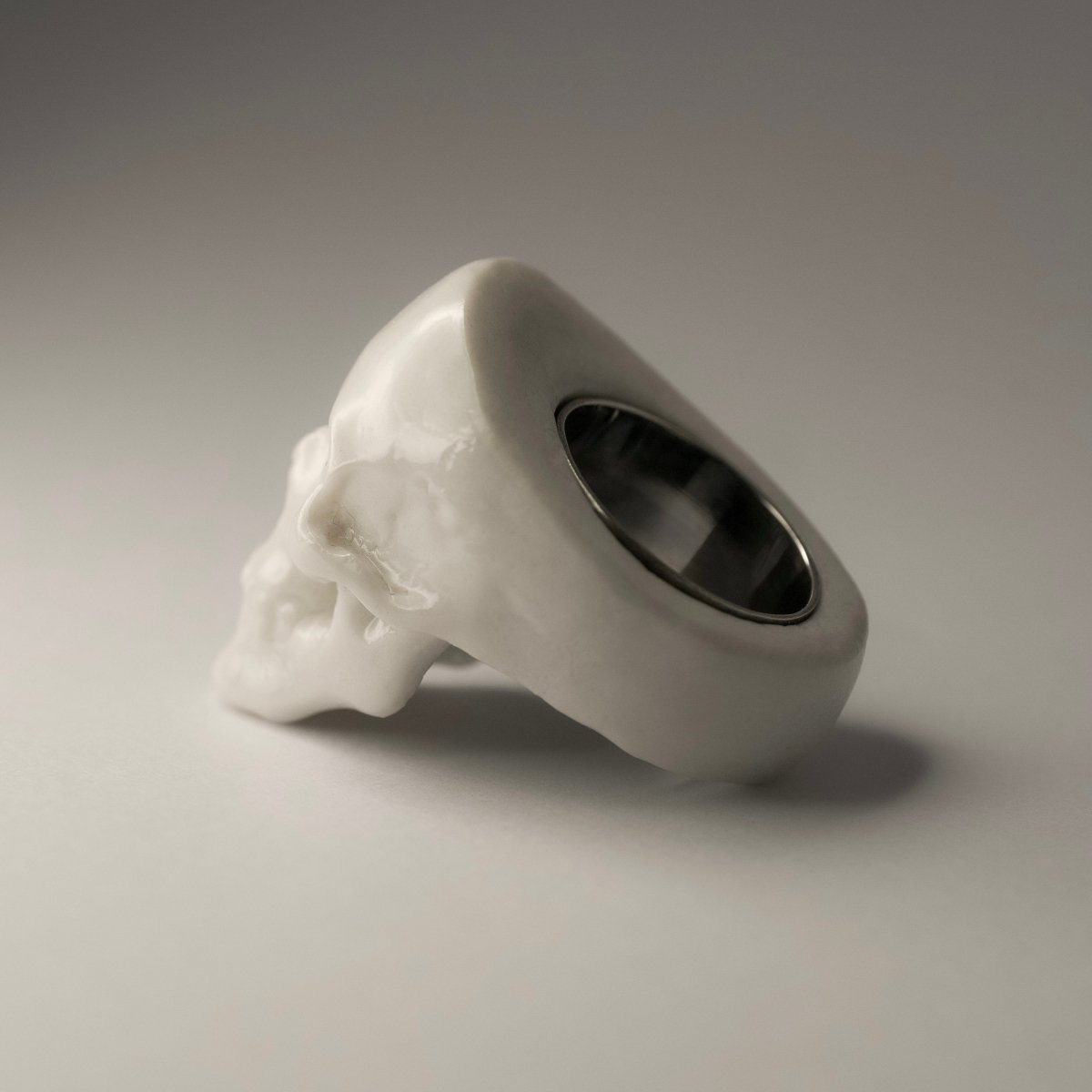 Marble Skull ring - Macabre Gadgets