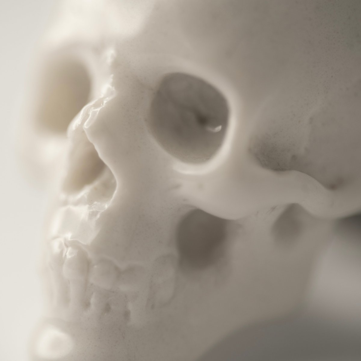 Marble Skull ring - Macabre Gadgets