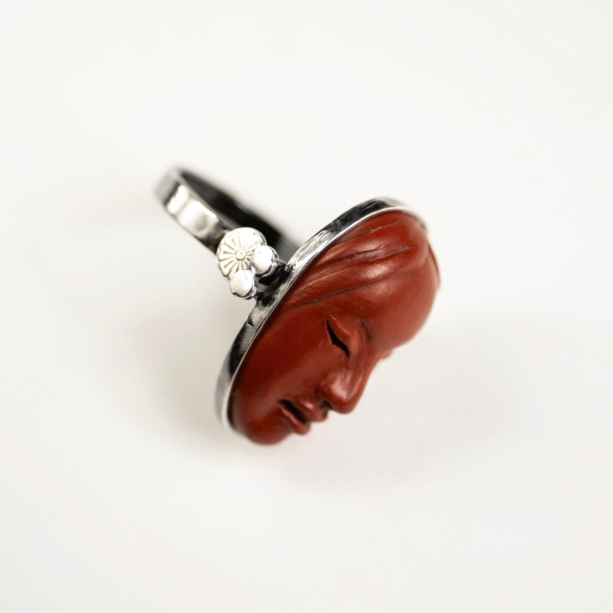 Mask ring - Macabre Gadgets