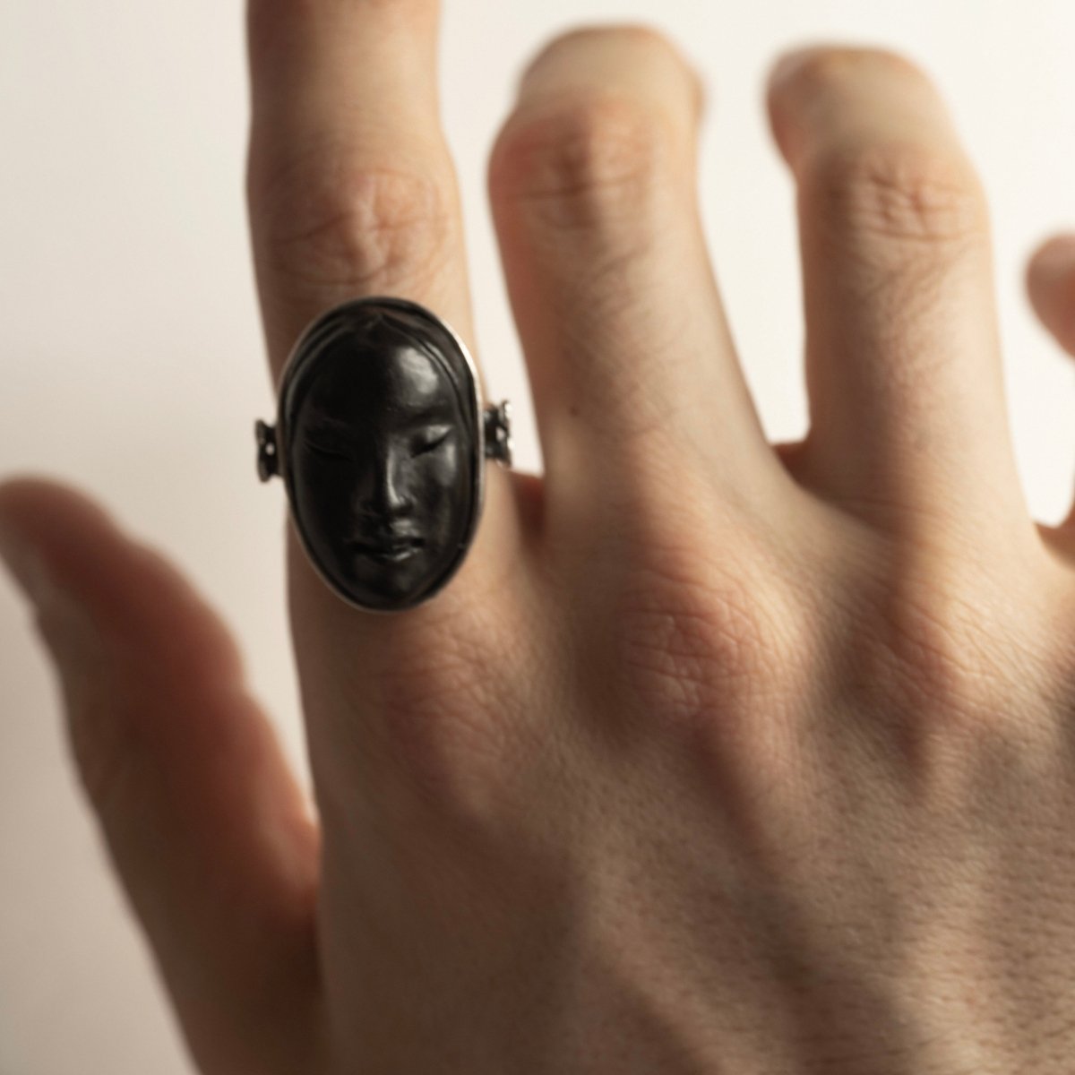 Mask ring - Macabre Gadgets