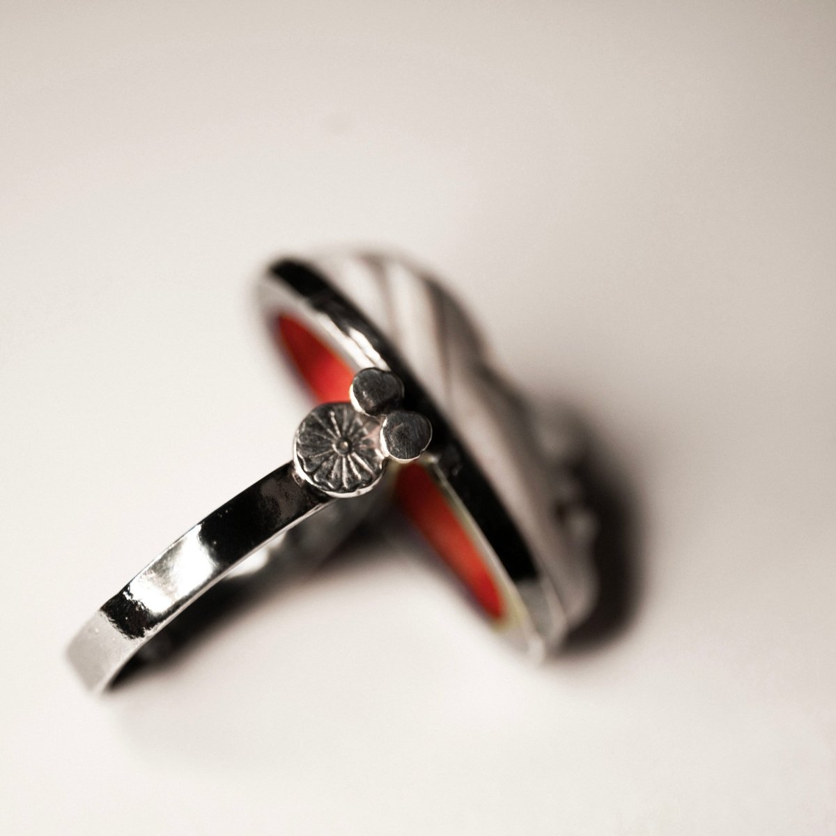 Mask ring - Macabre Gadgets