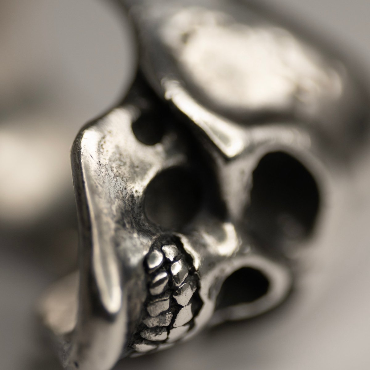 Mercury Silver Skull ring - close up of the lower jaw and teeth details