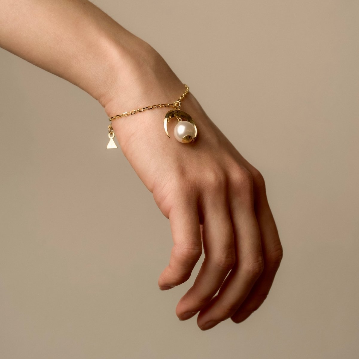 Moon bracelet - gold variant - chain and moon element are clearly visible
