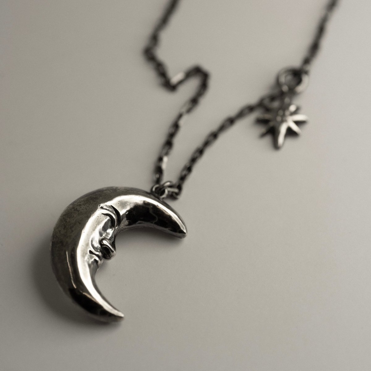 Mr. Moon pendant - Macabre Gadgets