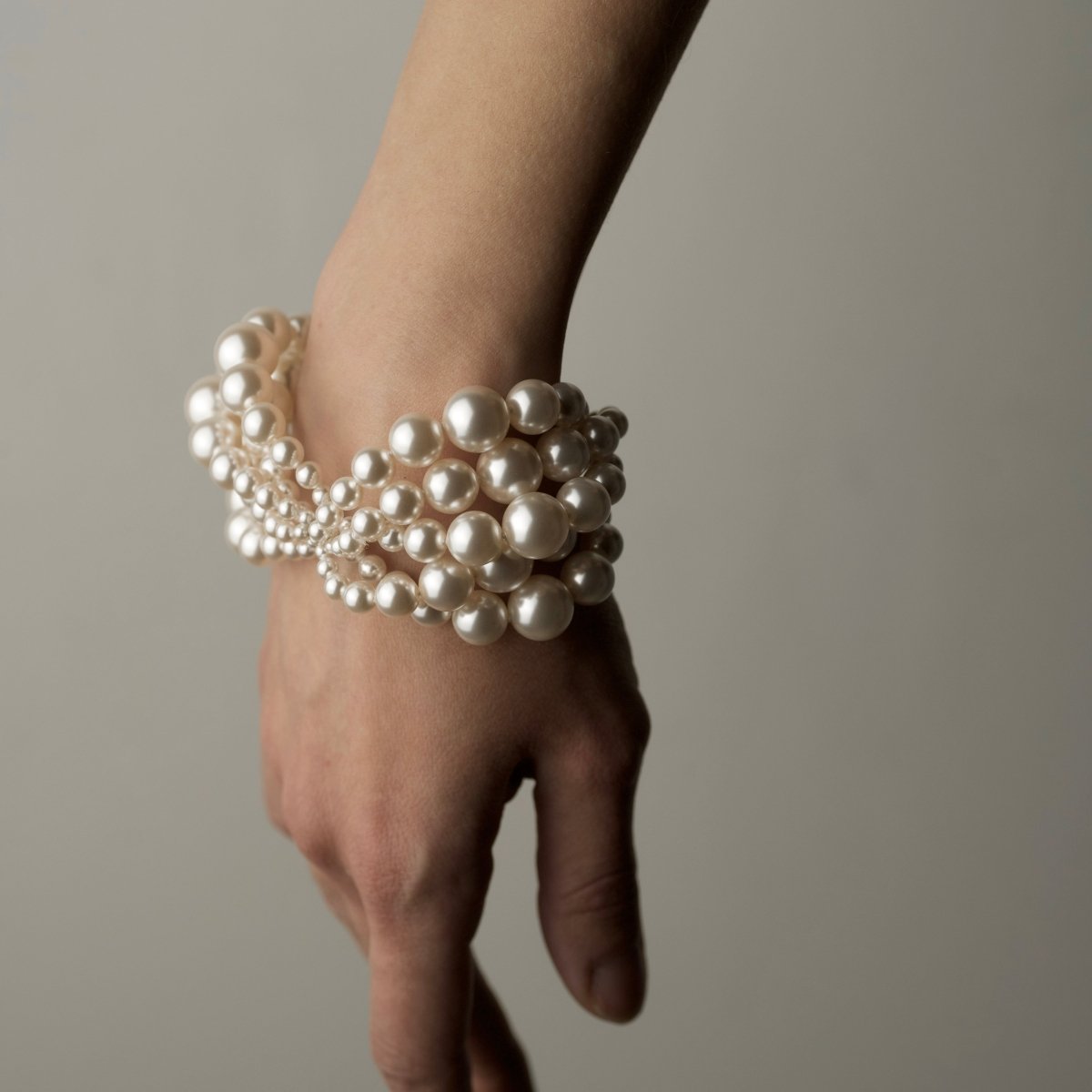 Pearl bracelet - Macabre Gadgets