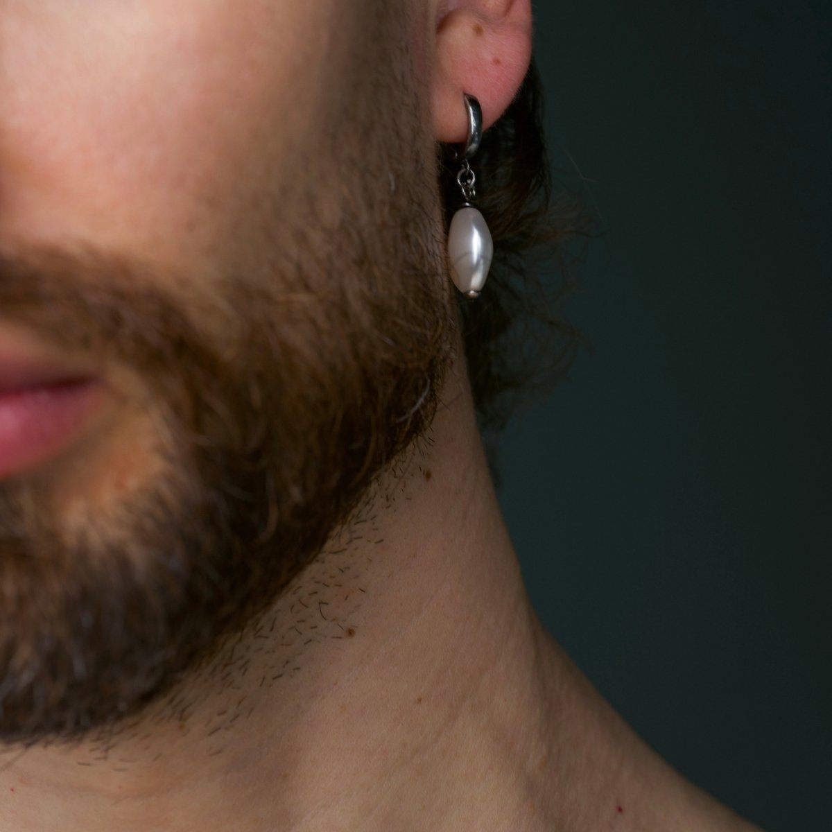 Pearl Coin earring - Macabre Gadgets