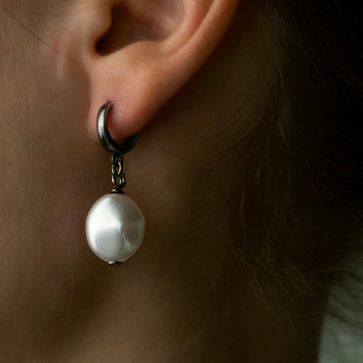 Pearl Coin earring - Macabre Gadgets