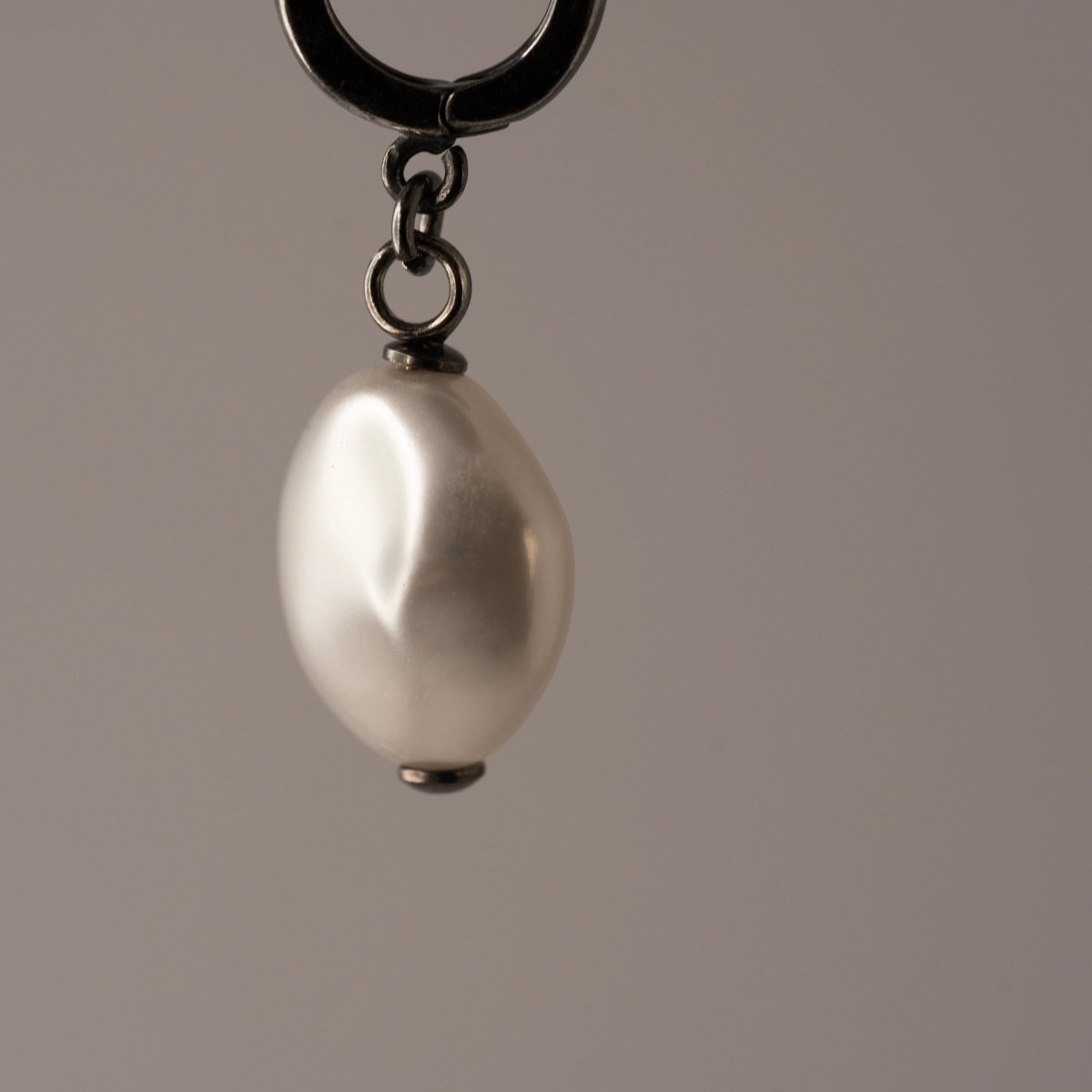 Pearl Coin earring - Macabre Gadgets