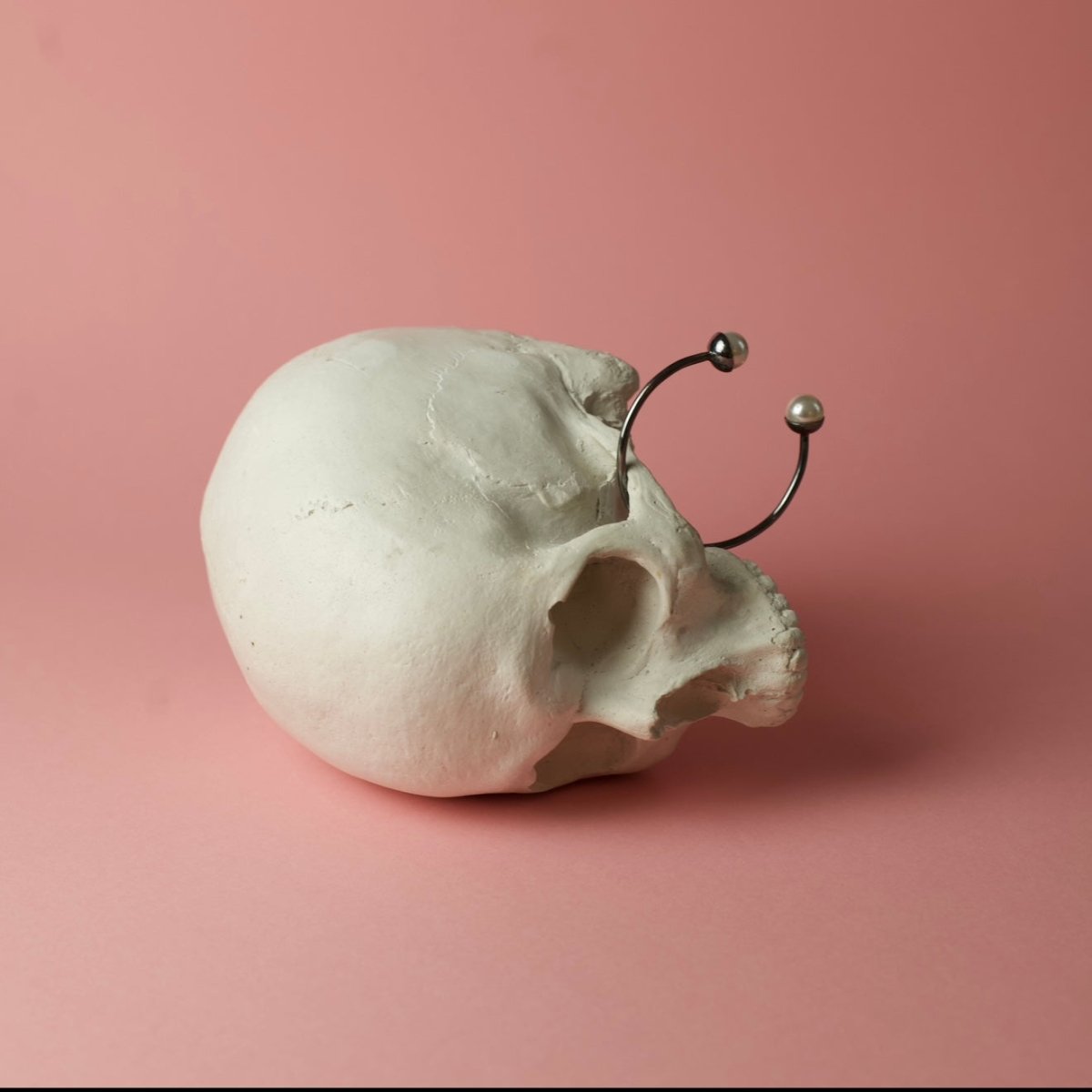 Pearl cuff bracelet - Macabre Gadgets
