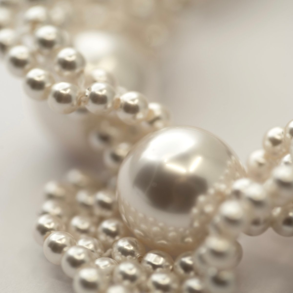 Pearl Lace bracelet - close up on a large pearl