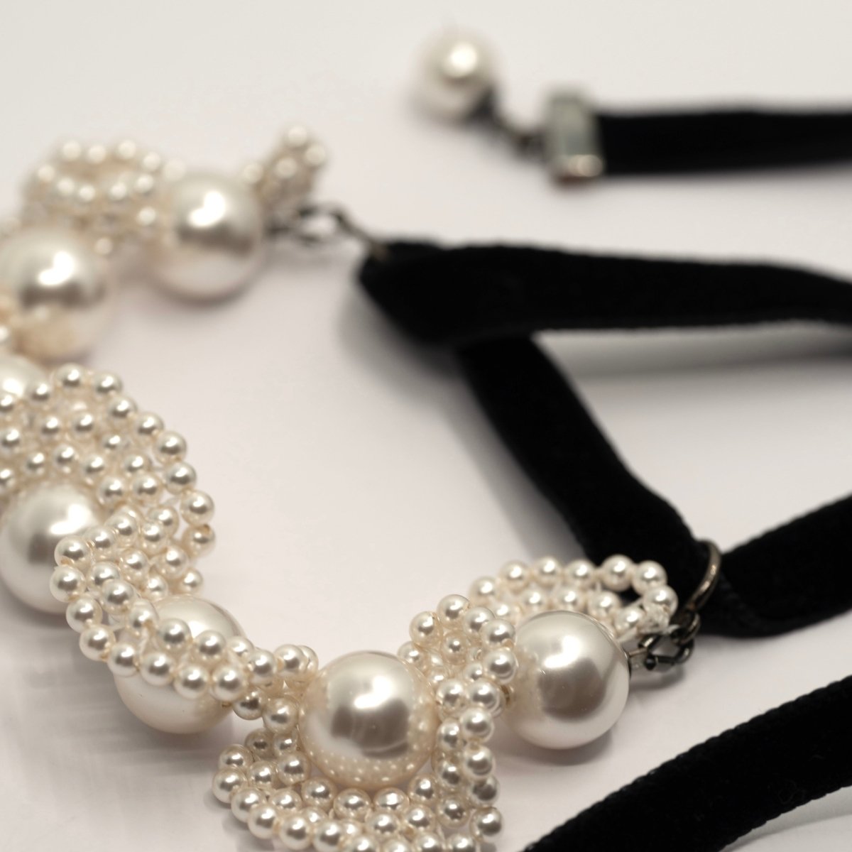 Pearl Lace bracelet - Macabre Gadgets