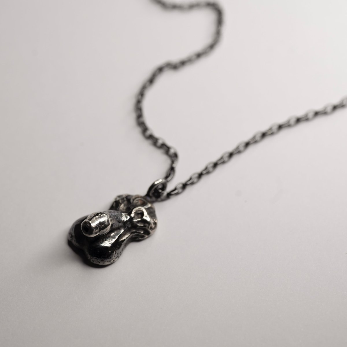 Phallus pendant - Macabre Gadgets