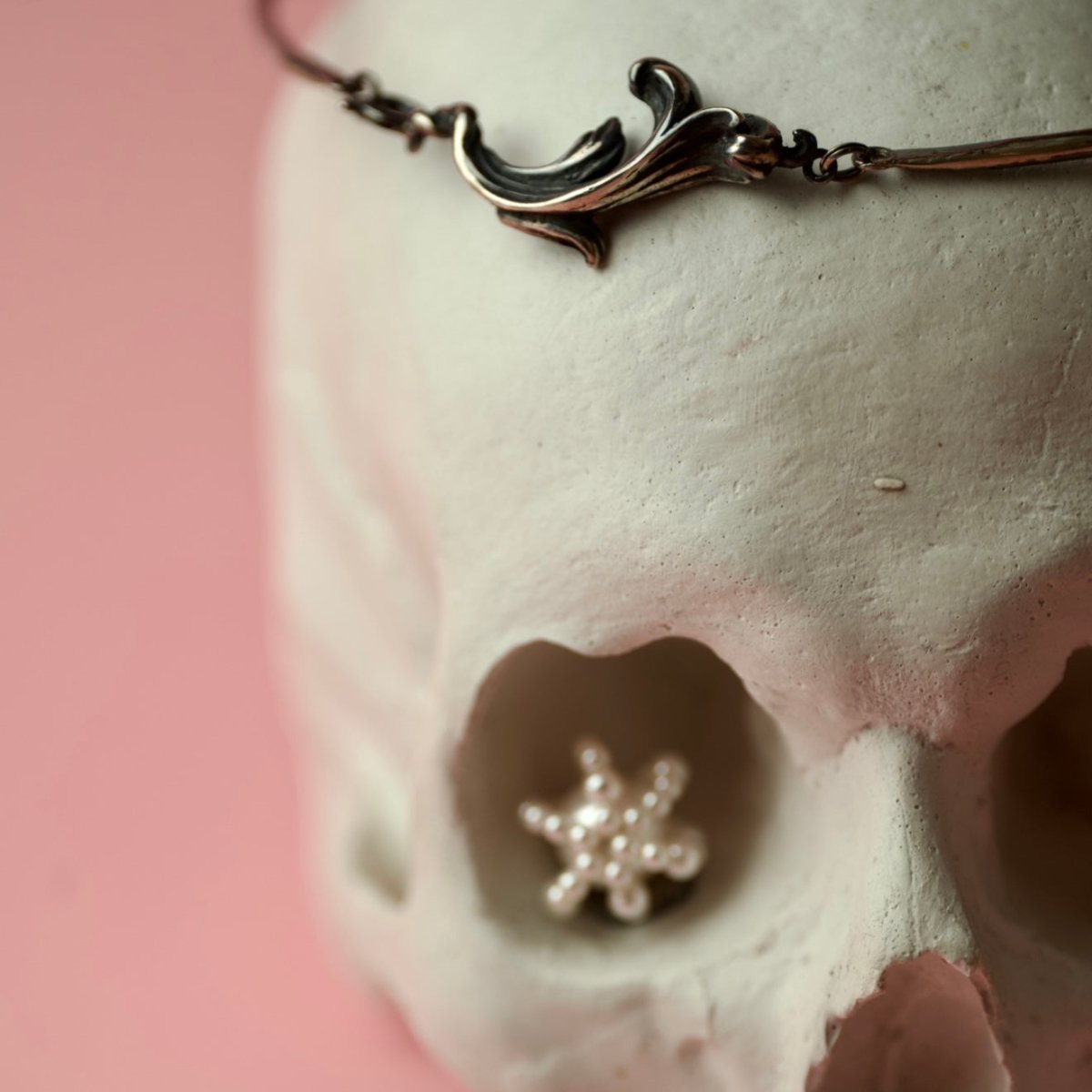 Rocaille necklace - Macabre Gadgets