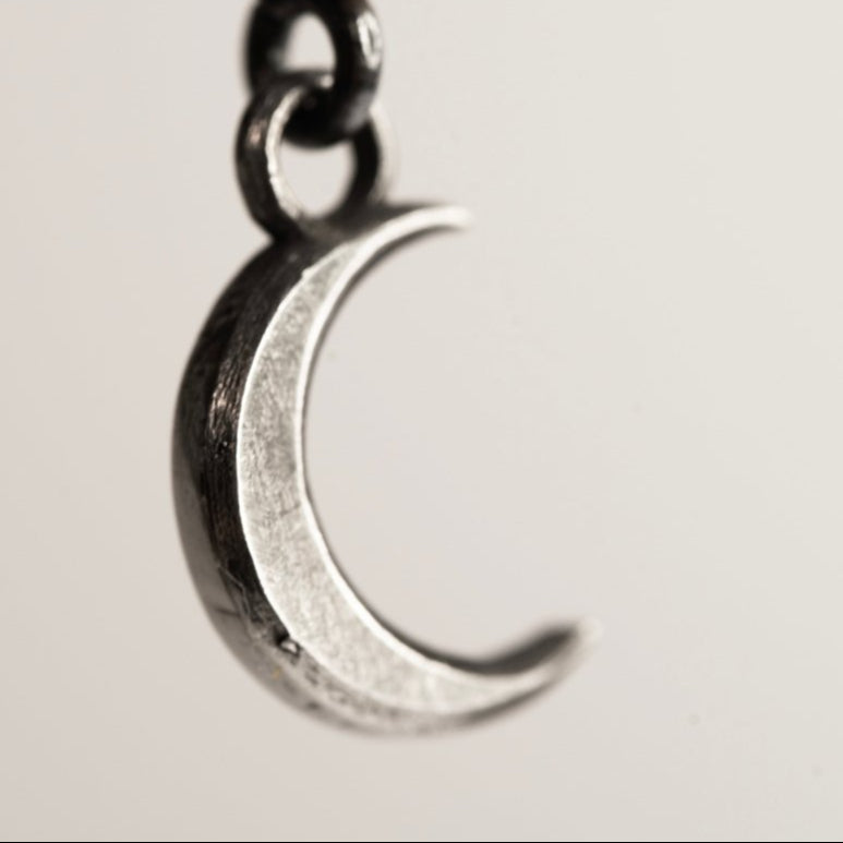 Selene earring - Macabre Gadgets