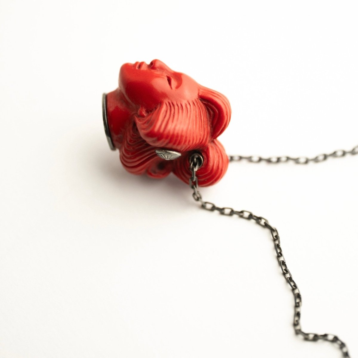She pendant - Macabre Gadgets
